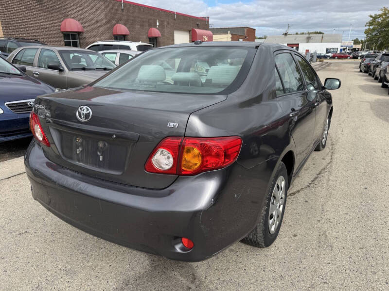 2009 Toyota Corolla LE photo 6