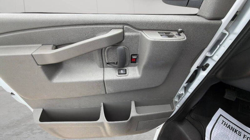 2025 Chevrolet Express LT 3500