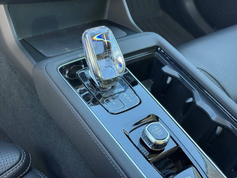 2025 Volvo XC90 B6 Ultra Bright Theme 7P