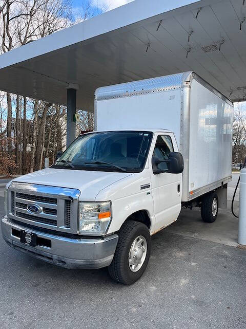 2010 Ford Econoline's photo