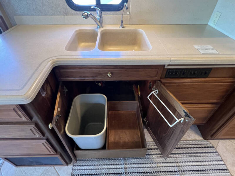 2002 Foretravel GV320 4010