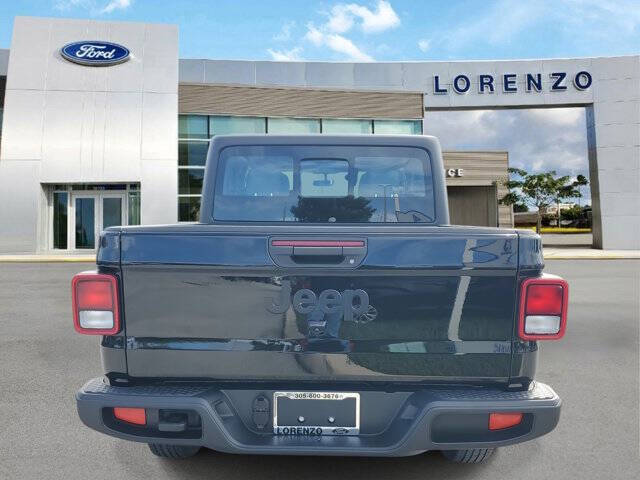 2024 Jeep Gladiator Sport