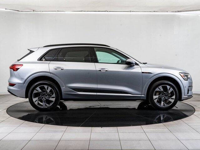 2022 Audi e-tron quattro Premium
