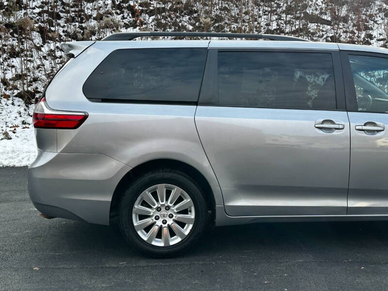 2015 Toyota Sienna LE 7-Passenger
