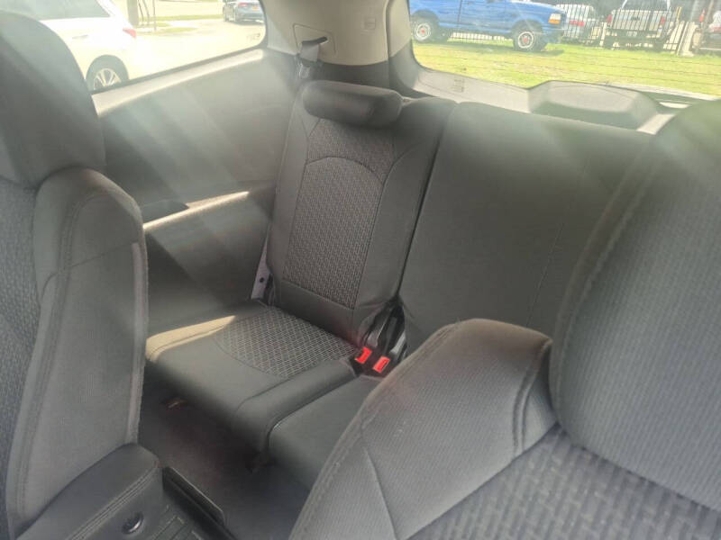 2011 Chevrolet Traverse 1LT - Photo 10