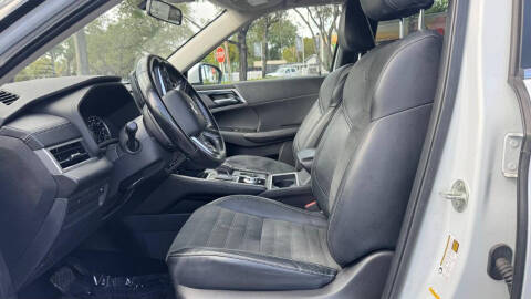 2022 Mitsubishi Outlander SE