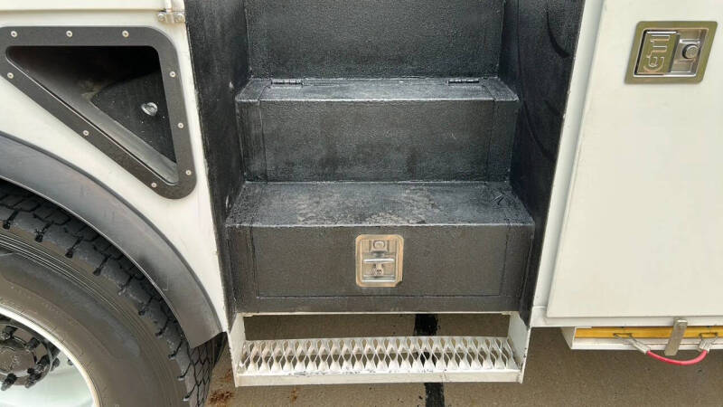 2020 Freightliner M2 106