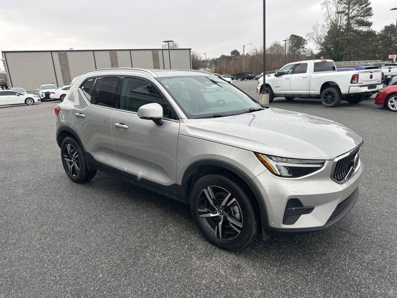 2025 Volvo XC40 B5 Core Bright Theme