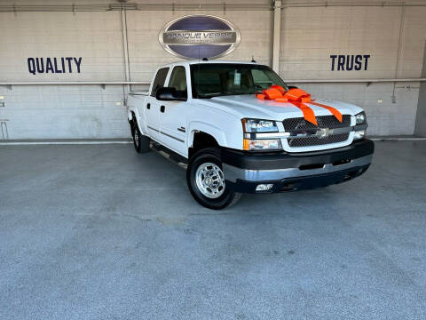 2004 Chevrolet Silverado 2500HD for sale at TANQUE VERDE MOTORS in Tucson AZ