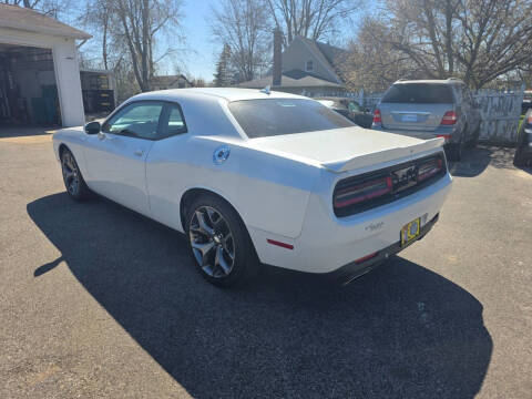 2016 Dodge Challenger SXT Plus