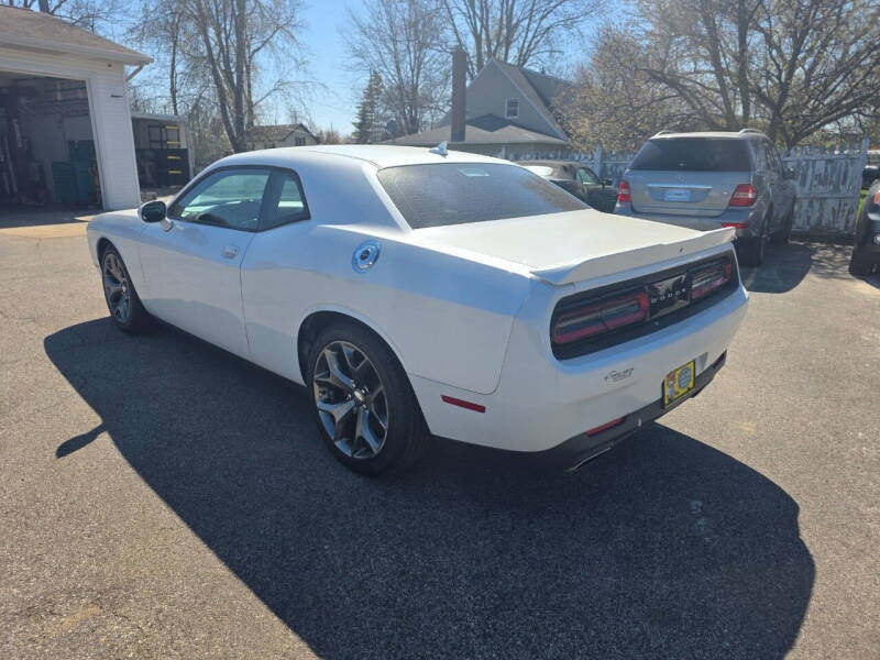 2016 Dodge Challenger SXT Plus