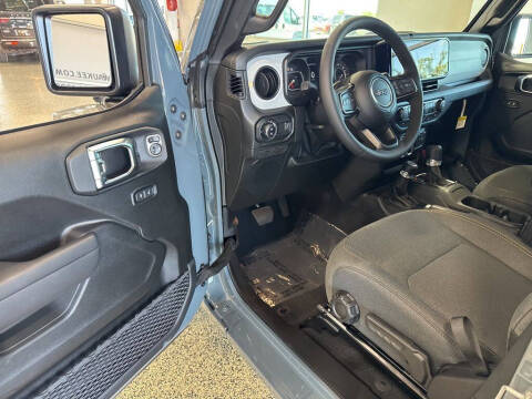 2025 Jeep Gladiator Sport