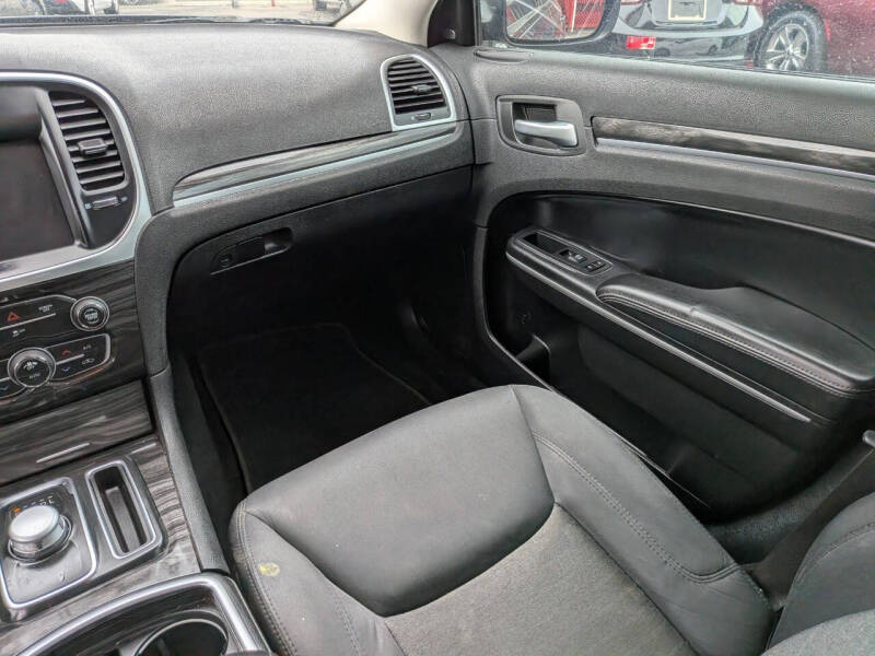 2019 Chrysler 300