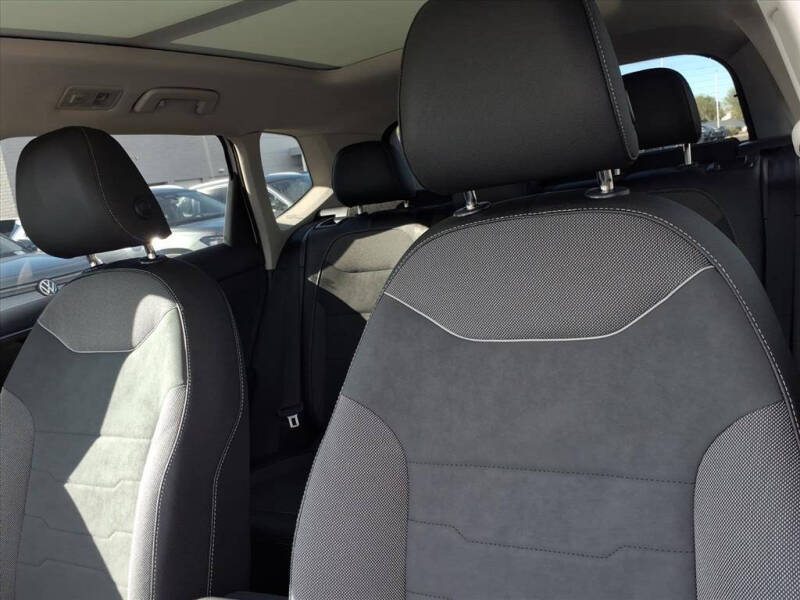 2026 Volkswagen Taos SE Black