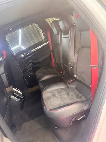 2013 Porsche Cayenne GTS