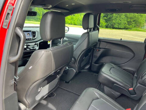 2027 Chrysler Pacifica Select
