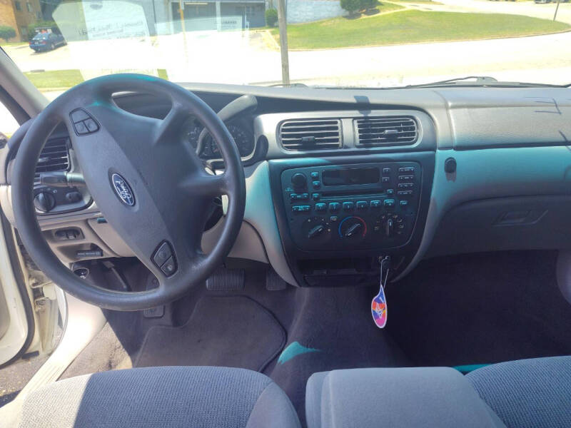 2001 Ford Taurus SE