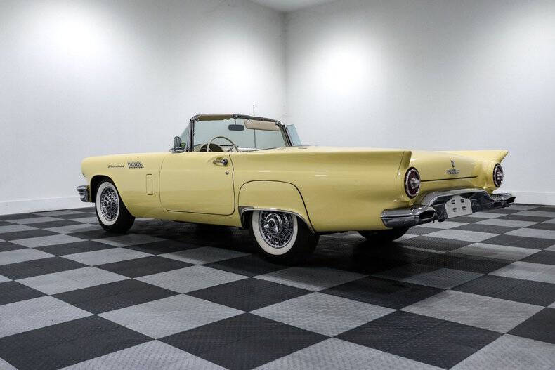 1957 Ford Thunderbird
