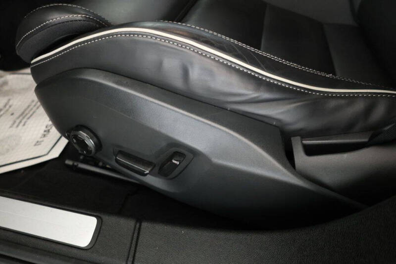 2022 Volvo S60 Recharge T8 R-Design Black Edition