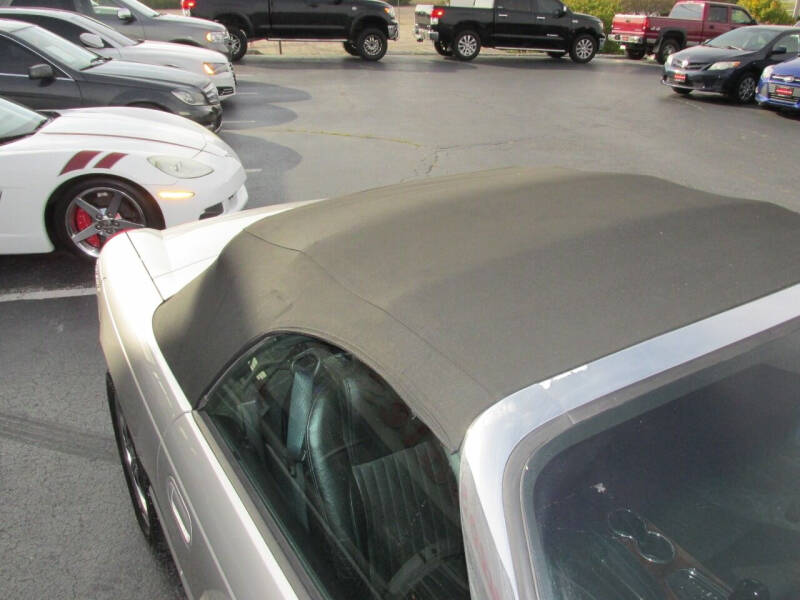 2004 Ford Thunderbird Deluxe