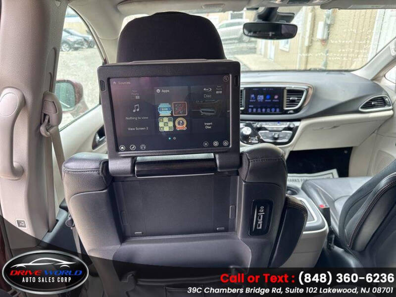 2017 Chrysler Pacifica Touring-L Plus