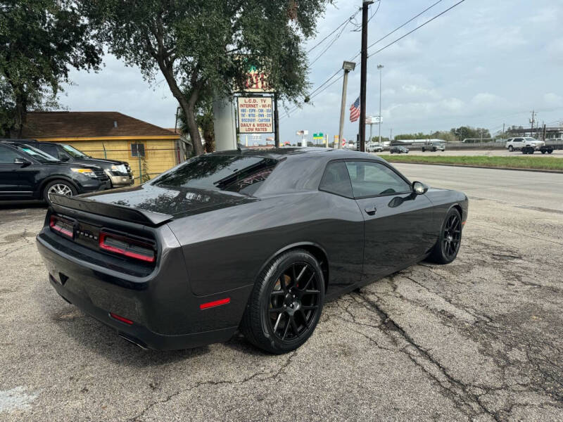 2015 Dodge Challenger SXT photo 28