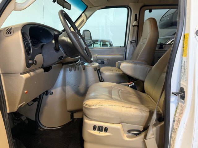 2006 Ford E-Series E-350 SD Chateau