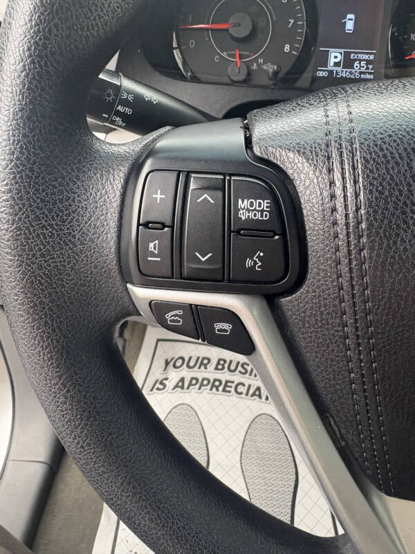 2017 Toyota Sienna LE 7-Passenger Auto Access Seat