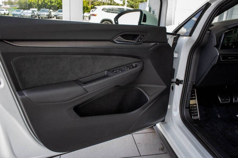 2025 Volkswagen Golf GTI SE