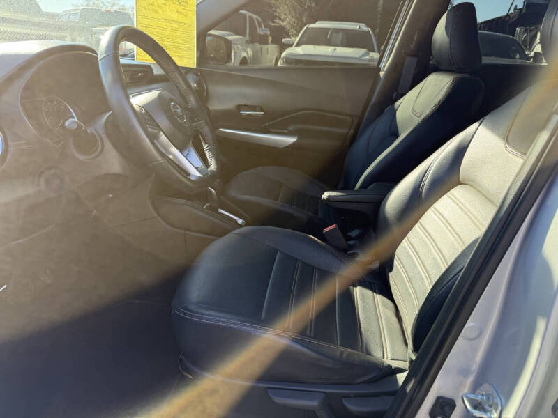 2020 Nissan Kicks SR