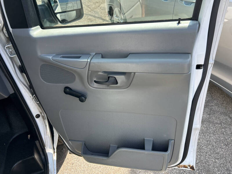 2003 Ford E-Series E-150 Base