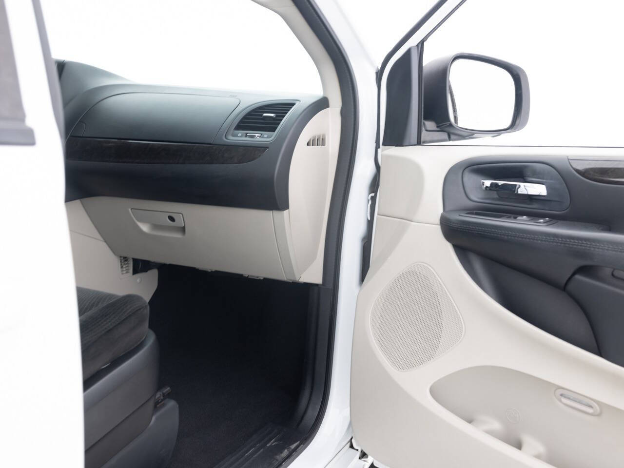 Used Car 2016 Dodge Grand Caravan  Se 4dr Mini Van For Sale Under $10,000 In Coal City, Illinois