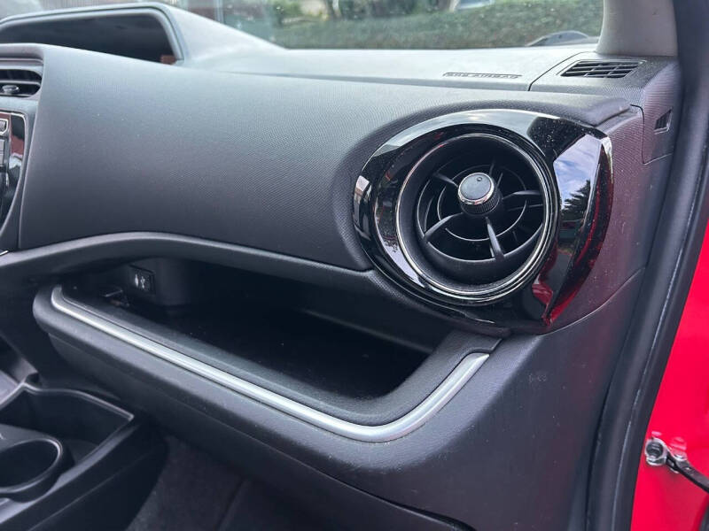 2016 Toyota Prius c Persona Special Edition