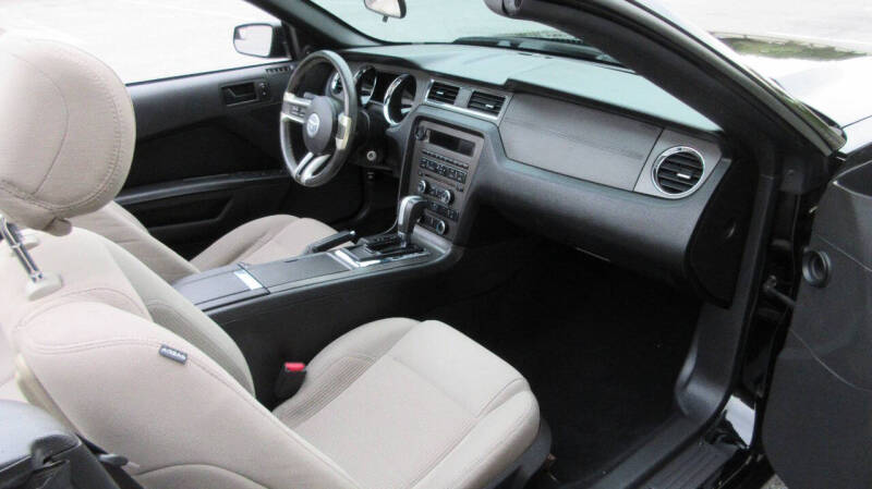 2014 Ford Mustang V6