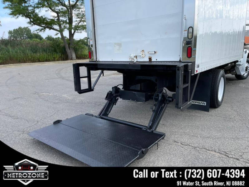 2011 Freightliner M2 106