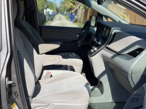 2015 Toyota Sienna LE Mobility 7-Passenger