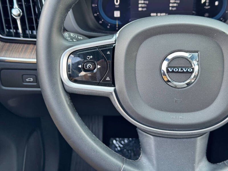 2023 Volvo XC60 B5 Ultimate Bright Theme