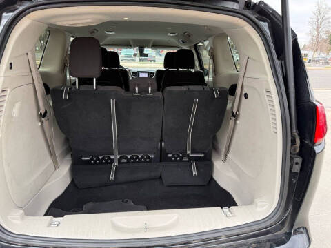 2022 Chrysler Voyager LX