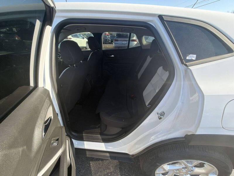 2025 Chevrolet Trax LS