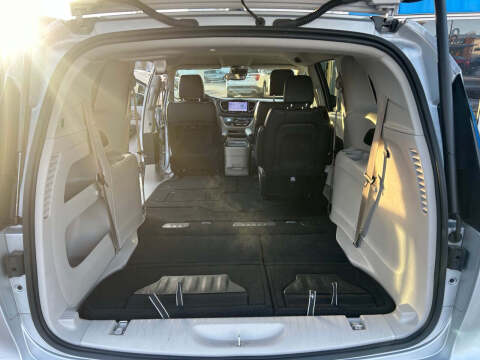 2024 Chrysler Pacifica Touring L