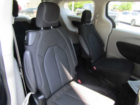 2022 Chrysler Voyager LX