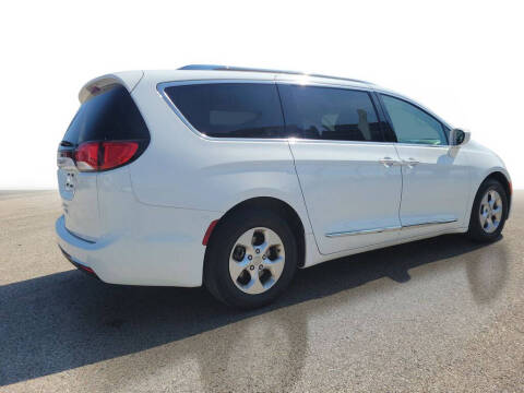 2017 Chrysler Pacifica Touring-L Plus
