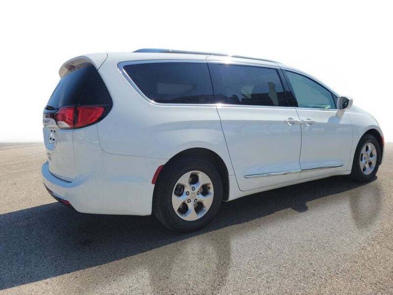 2017 Chrysler Pacifica Touring-L Plus