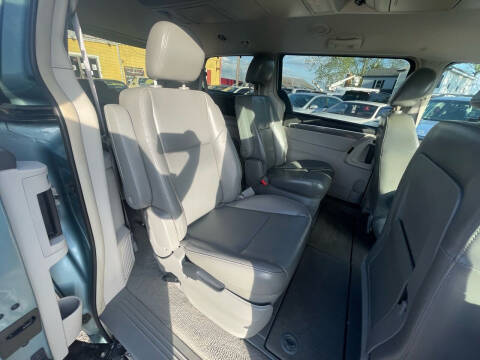 2010 Volkswagen Routan SE
