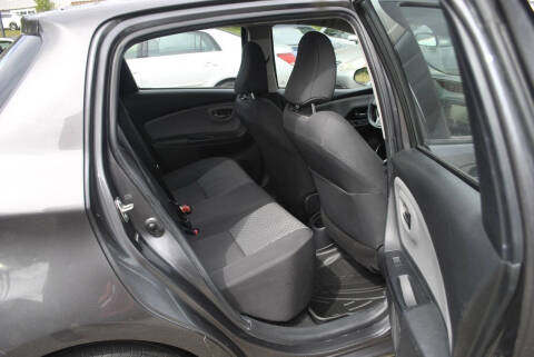 2017 Toyota Yaris 5-Door LE