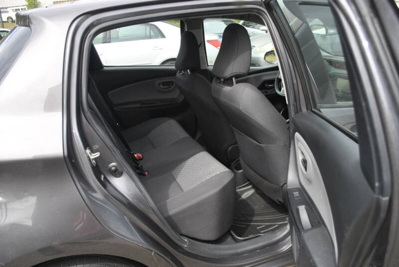 2017 Toyota Yaris 5-Door LE