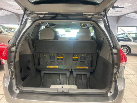 2014 Toyota Sienna LE 8-Passenger