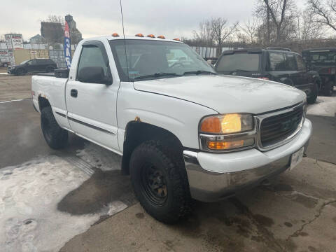 2000 GMC Sierra 1500 for sale at River City Auto Inc. in Fergus Falls MN