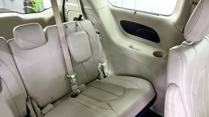 2021 Chrysler Pacifica Touring L