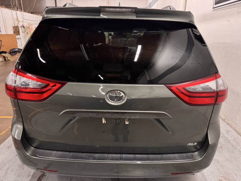 2020 Toyota Sienna XLE 8-Passenger